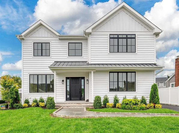 26 Jamaica Avenue, Plainview, NY 11803