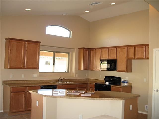 Spacious Kitchen w/Large Island