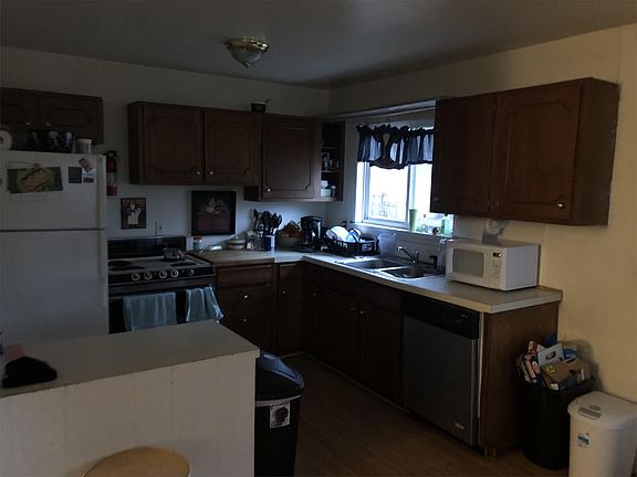 2nd image of 612 Lexington Ave