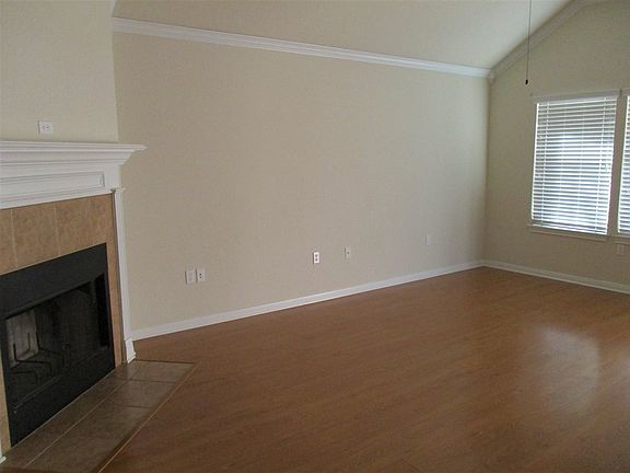 2nd image of 2516 Massey Ln