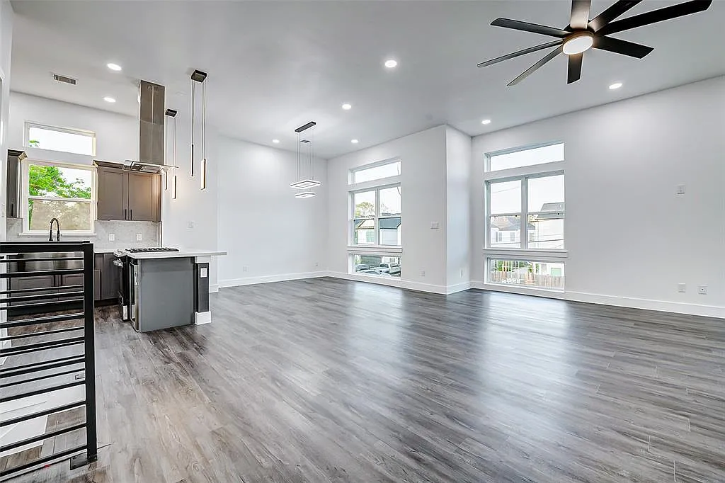 3 bed, 2255 sqft, $3,200 — Photo 2