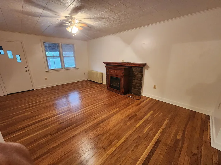 114 W Main St — Photo 11