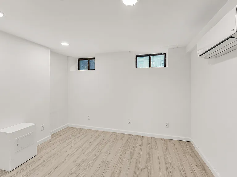 851 Hart St #1 — Photo 21