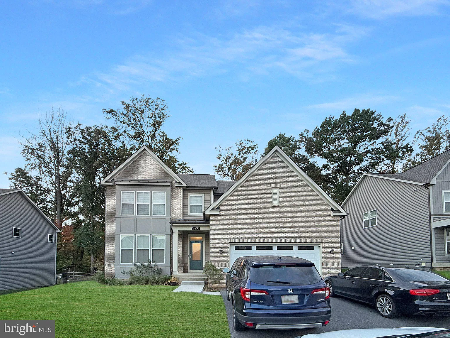 6 bed, 5.0 bath, 4000 sqft, $4,300 — Photo 2