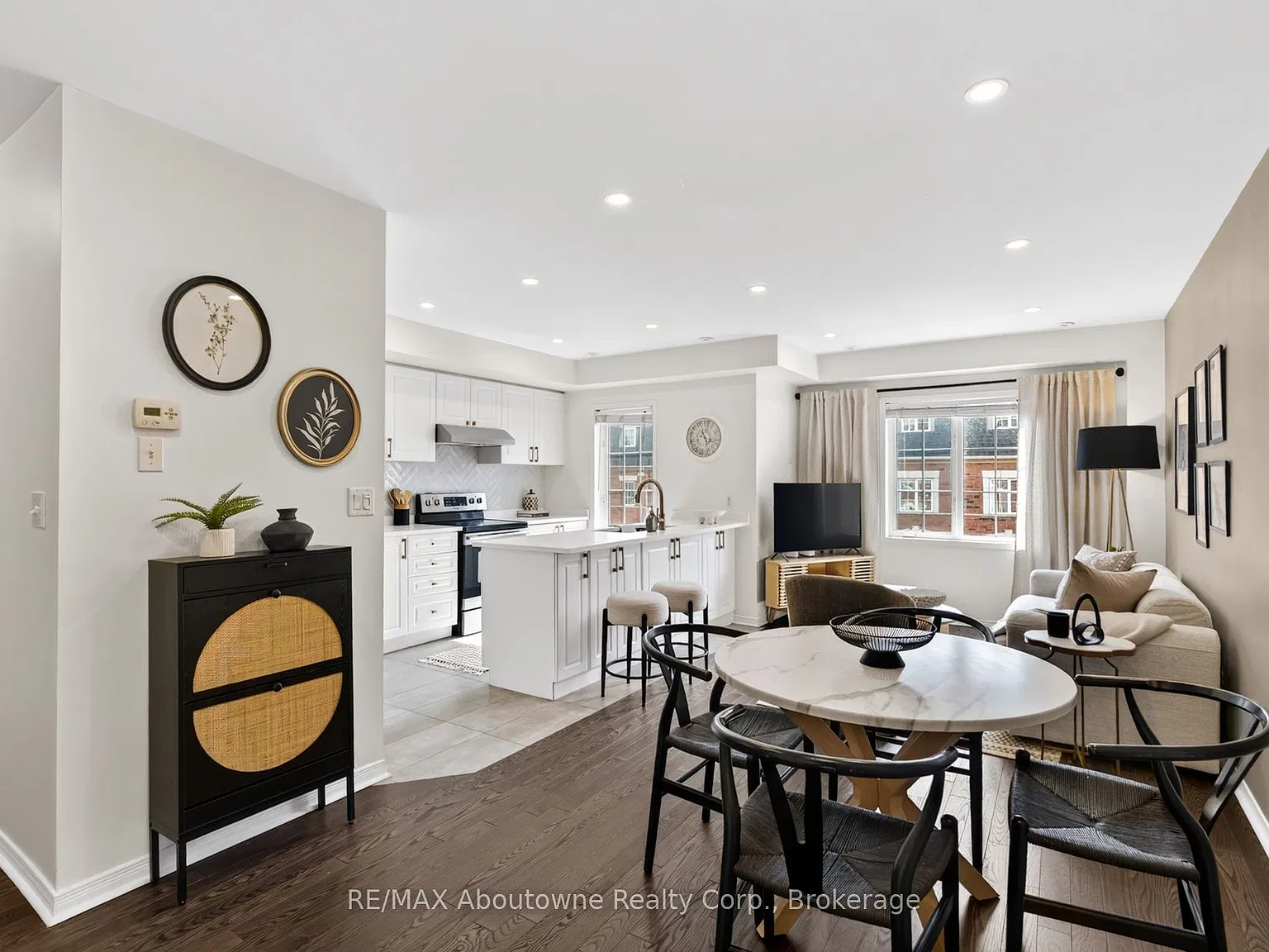 2 bed, $2,850 — Photo 2