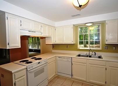 2nd image of 4105 Livingstone Pl