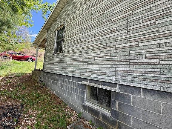 3rd image of 7834 Brown Mountain Rd