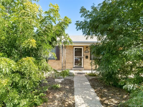 2220 Roslyn Street, Denver, CO 80207