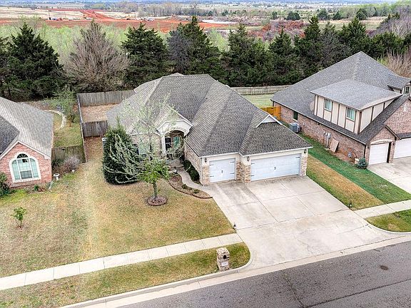 3rd image of 324 SW 175th Ter