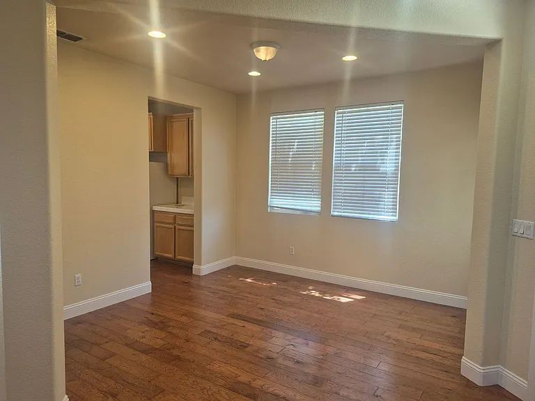5343 Dunlay Dr — Photo 12