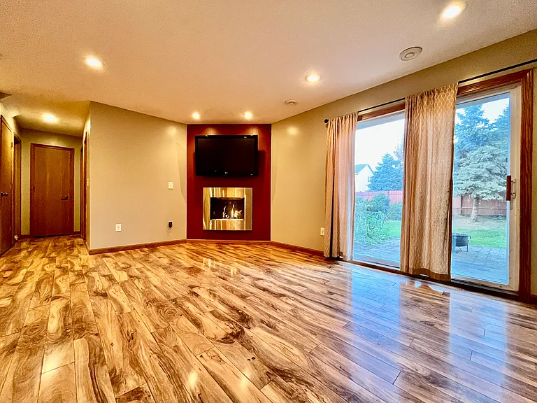 817 Jack Russell Ave — Photo 8