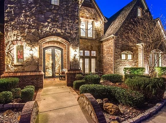 2nd image of 577 Round Hollow Ln