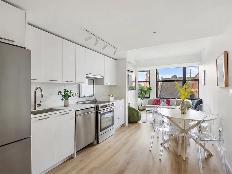 955 Sterling Pl #317 — Photo 4