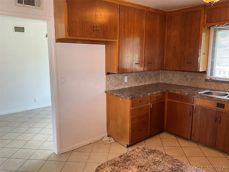 5736 E 29th St — Photo 9
