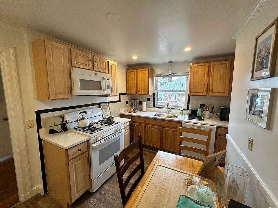 1st image of 32 Bishop Rd #3