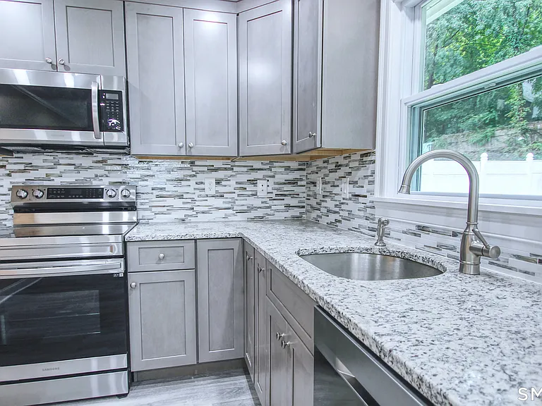 136 Hillside Ave — Photo 9