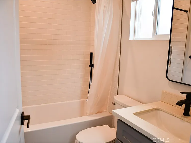 994 Valencia St #101 — Photo 8