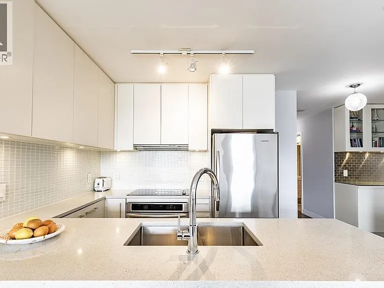 668 Columbia St #1011 — Photo 15