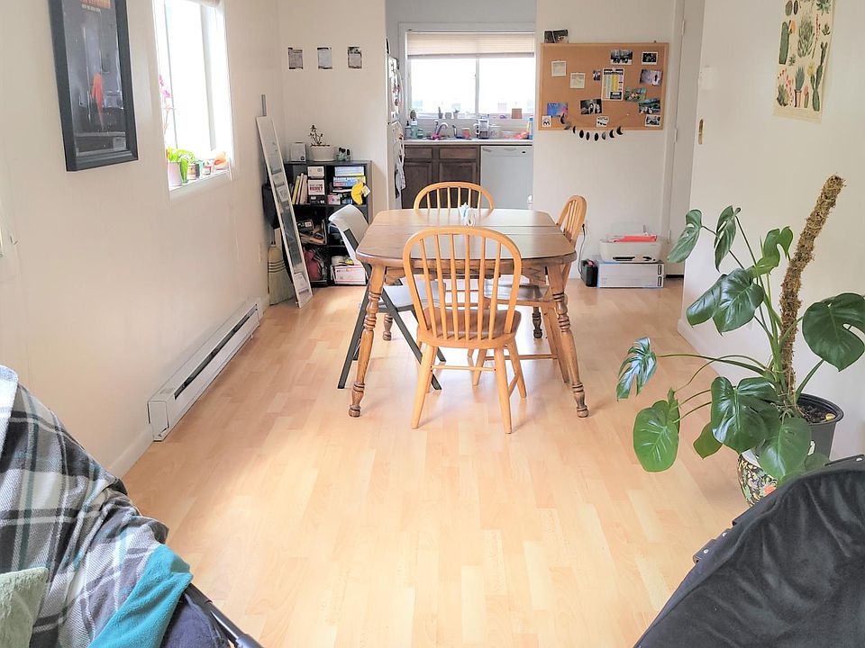 living room to kitchen view