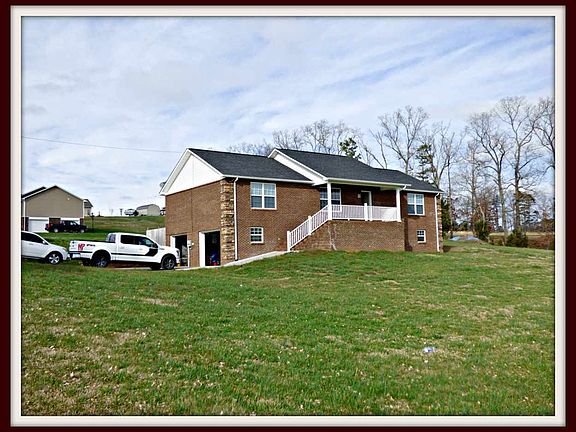 3rd image of 100 Melissa Ln