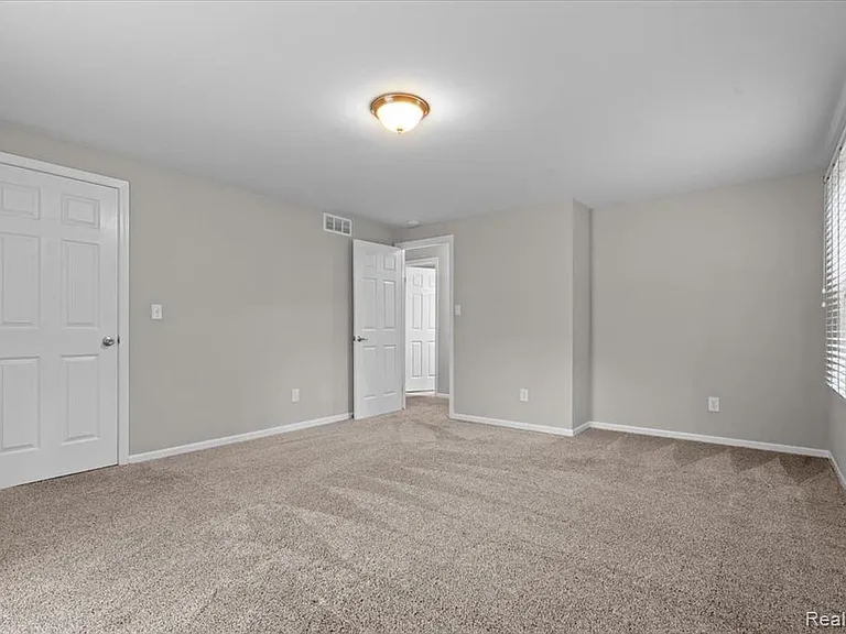 5476 Van Ness Dr — Photo 33