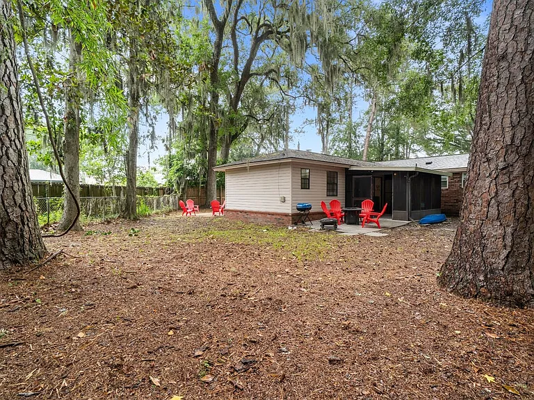 527 Red Oak Rd — Photo 43