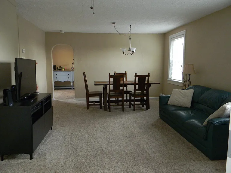 276 Summit Ave — Photo 2
