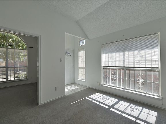 5th image of 907 Newport Dr