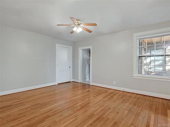 5th image of 210 W Stafford Ave #U4