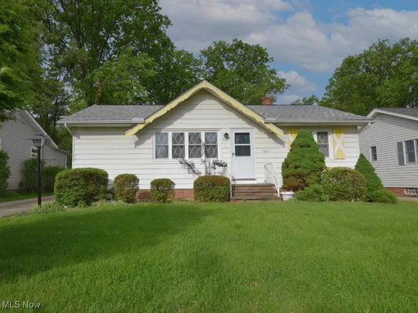 832 Deborah Dr, Willowick, OH 44095