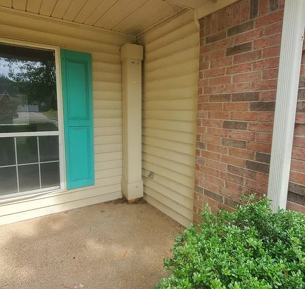 1084 Tara Dr — Photo 9