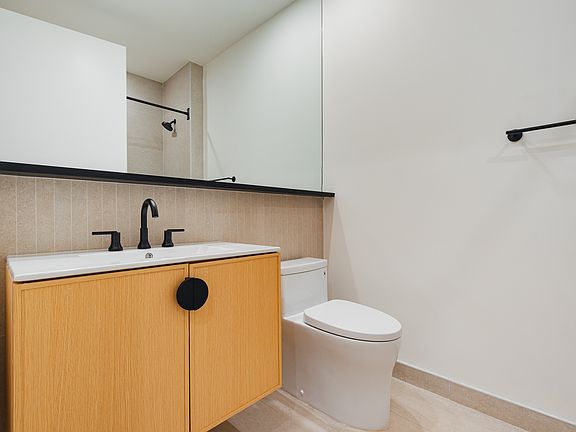 5th image of 33 Franklin St #321