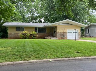 1864 E Edgewood St, Springfield, MO 65804