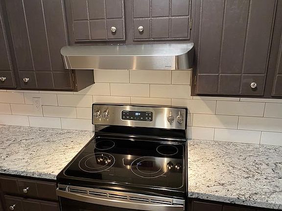 3rd image of 1147 N Dresden Cir