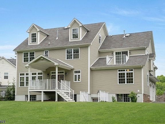 4th image of 1004 Penny Ln