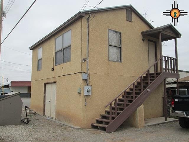 1st image of 805 1/2 W Main St