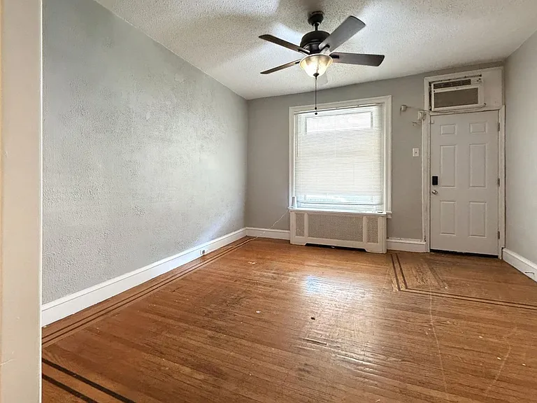 3929 Alfred St — Photo 12