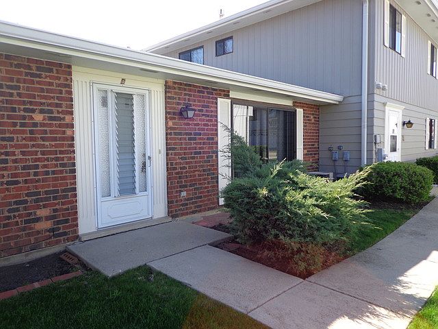 1st image of 123 Fairlane Ct APT B