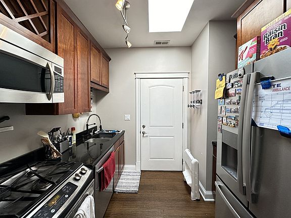 4th image of 2702 W Cortland St #4