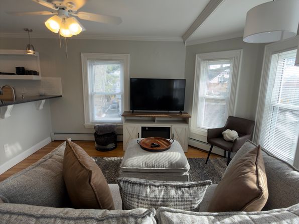 72 Kickemuit Rd APT 3F