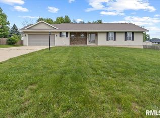 611 Bittersweet Ave, Metamora, IL 61548