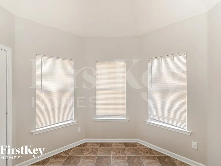4566 Tulip Bend Dr — Photo 4
