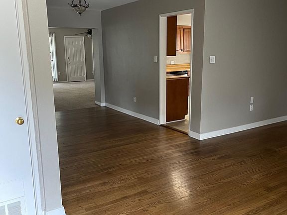 4th image of 8 Magnolia Dr