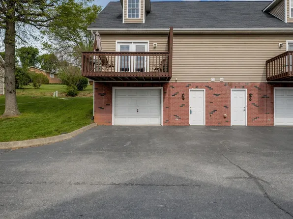 206 Cambridgeshire Ct, Johnson City, TN 37615