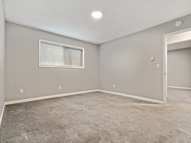 8332 SW 21st Ave — Photo 1