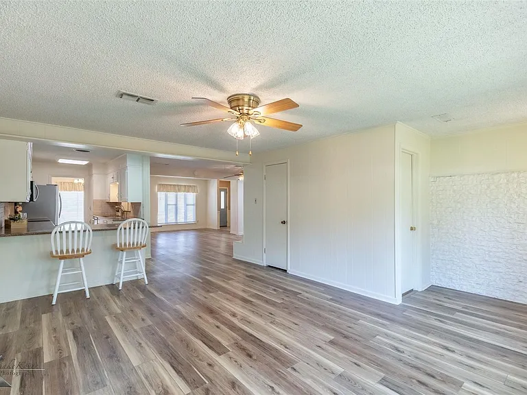 3317 Santa Monica Dr — Photo 20