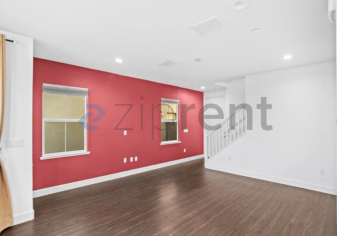 4 bed, 2.5 bath, 2048 sqft, $4,700 — Photo 3