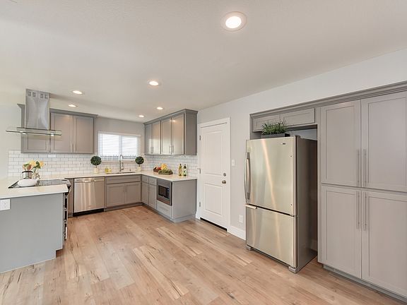 4th image of 4890 Scarborough Way