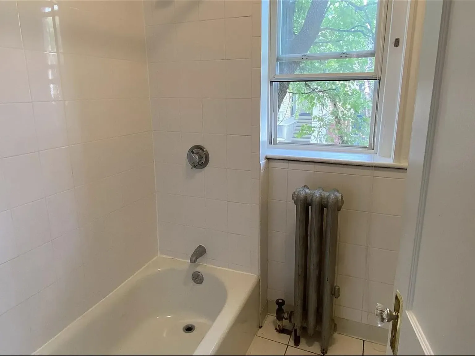 8 Craigie Cir — Photo 4