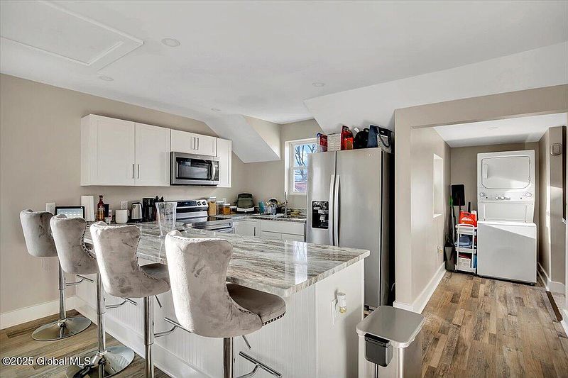4th image of 22 Maplewood Avenue